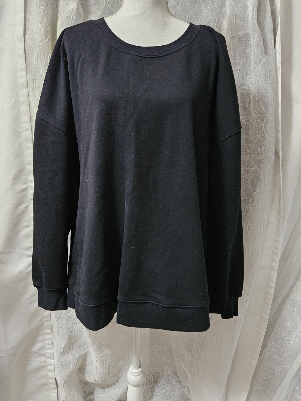Fabletics Black Women's Crewneck Pullover Sweatshirt